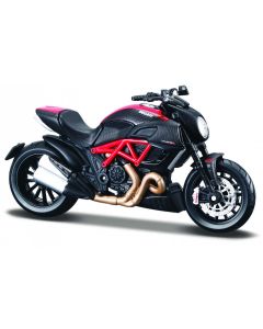 Model metalowy Ducati Diavel Carbon z podstawką 1/18